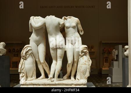 Leon Levy e Shelby White Court, il pezzo centrale delle gallerie romane e greche al Metropolitan Museum con le famose tre grazie. Foto Stock