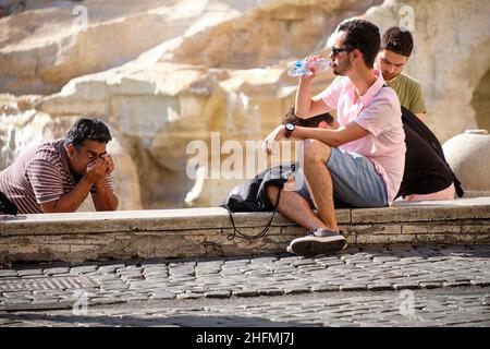 Mauro Scrobogna /LaPresse Luglio 03, 2020&#xa0; Roma, Italia News Hot in Rome nella foto: Turisti e calore romano Foto Stock