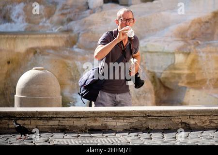 Mauro Scrobogna /LaPresse Luglio 03, 2020&#xa0; Roma, Italia News Hot in Rome nella foto: Turisti e calore romano Foto Stock