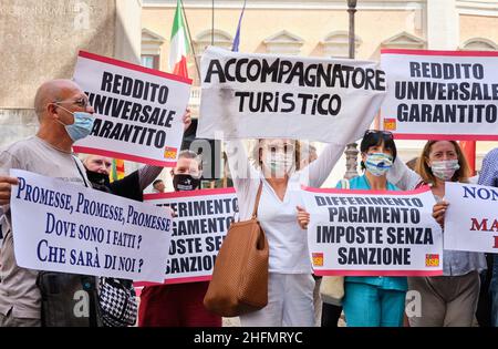 Mauro Scrobogna /LaPresse 13 luglio 2020&#xa0; Roma, Italia News crisi economica - protesta dei lavoratori IVA nella foto: Protesta dei lavoratori IVA di fronte alla Camera dei deputati Foto Stock