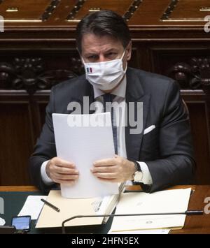 Foto Claudio Peri/LaPresse/POOL Ansa29-07-2020 Roma, ItaliaPoliticaIl Presidente del Consiglio, Giuseppe Conte, ha detto al Senato il 28 luglio le comunicazioni sulle prestazioni inziative in relazione all&#x2019;emergenza epidemiologica da Covid-19. Oggi &#xe8; intervento alla Camera.nella Foto Giuseppe ContePhoto Claudio Peri/LaPresse/POOL AnsaLuglio 29, 2020&#xa0;Roma, ItalyPoliticsil primo Ministro italiano, Giuseppe Conte, ha tenuto un discorso sull'emergenza Covid19 in Italia&#x2019;s ParliamentIn foto: Giuseppe Conte Foto Stock