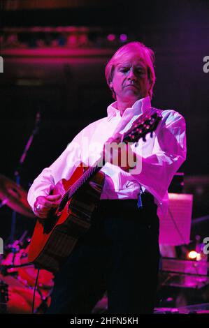 Il Moody Blues in concerto presso la Royal Albert Hall di Londra, Regno Unito. 17th maggio 2002. Foto Stock