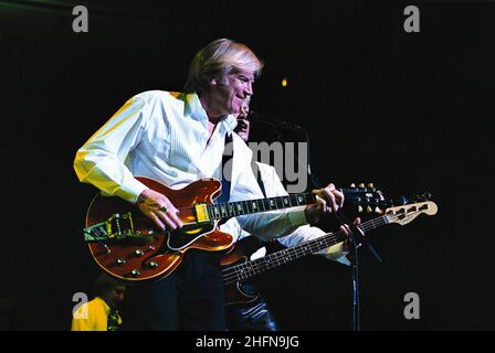 Il Moody Blues in concerto presso la Royal Albert Hall di Londra, Regno Unito. 17th maggio 2002. Foto Stock