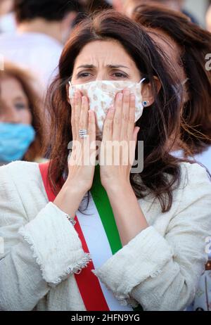 Mauro Scrobogna /LaPresse 04 agosto 2020&#xa0; Ostia (Roma) Italia News SPQR spiaggia libera apertura nella foto: Il sindaco di Roma Virginia raggi Foto Stock