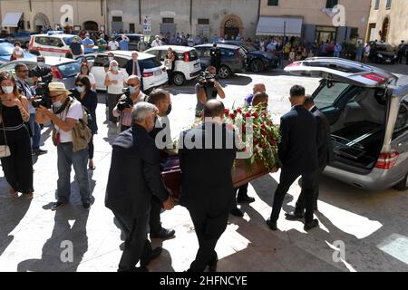 LaPresse - Jennifer Lorenzini 20 Agosto 2020 Cetona - si - (Italia) News funerali di Cesare Romiti - Cetona - Siena nella foto: La bara di Romiti Foto Stock