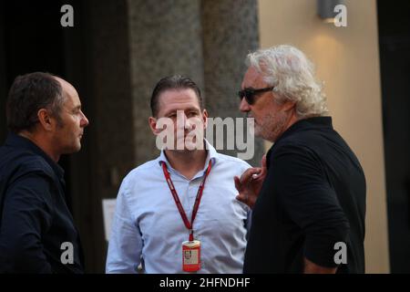 © Photo4 / LaPresse 26/11/2016 Abu Dhabi, UAE Sport Grand Prix Formula uno Abu Dhabi 2016 nella foto: Gerard Berger (AUT) ex pilota F1, Jos Verstappen (NED) e Flavio Briatore (ITA) Foto Stock