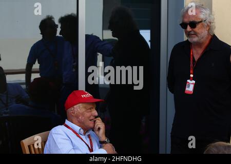 © Photo4 / LaPresse 26/11/2016 Abu Dhabi, UAE Sport Grand Prix Formula uno Abu Dhabi 2016 nella foto: Nikki Lauda (AU), Mercedes, Flavio Briatore (ITA) Foto Stock