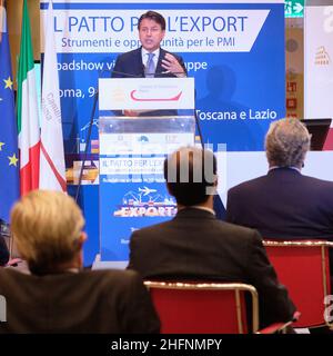 Mauro Scrobogna /LaPresse 09 settembre 2020&#xa0; Roma, Italia Patto di roadshow politico per le esportazioni nella foto: Il primo Ministro Giuseppe Conte Foto Stock