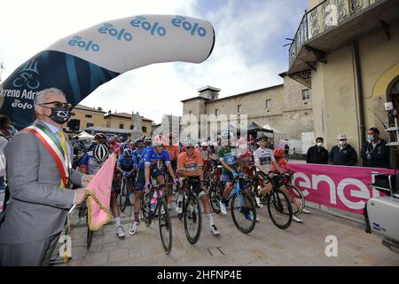 LaPresse - Fabio Ferrari Settembre, 11 2020 Norcia (Italia) Sport Ciclismo Tirreno Adriatico edizione 55 - da Norcia a Sassano-Sassotetto - 202 km nella foto: Inizio Foto Stock