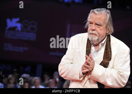 © Gian Mattia D'Alberto - LaPresse 06-09-2011 Venezia spettacolo 68° Mostra d'arte cinematografica di Venezia red carpet del film 'il Villaggio di cartone' nella foto: Michael Lonsdale © Gian Mattia D'Alberto - LaPresse 06-09-2011 Venezia 'il Villaggio di cartone' Premiere nella foto: Michael Lonsdale Foto Stock