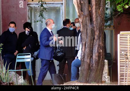 Mauro Scrobogna /LaPresse 28 settembre 2020&#xa0; Roma, Italia Politica M5S Ministri riuniti nella foto: Vito Crimi, leader politico M5S, arriva al casale di Cobragor vicino a Roma Foto Stock