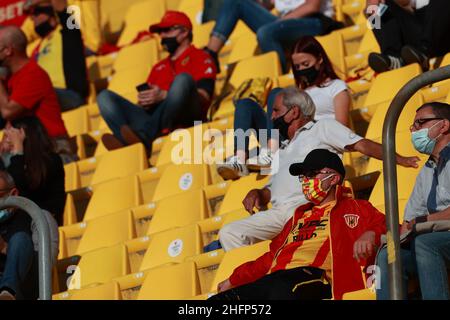 Alessandro Garofalo/LaPresse 30 settembre 2020 Benevento, Italia sport soccer Benevento vs Inter - Campionato Italiano Calcio League A TIM 2020/2021 - Stadio Ciro Vigorito. Nella foto: Sostenitori di Benevento Foto Stock