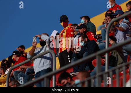 Alessandro Garofalo/LaPresse 30 settembre 2020 Benevento, Italia sport soccer Benevento vs Inter - Campionato Italiano Calcio League A TIM 2020/2021 - Stadio Ciro Vigorito. Nella foto: Sostenitori di Benevento Foto Stock