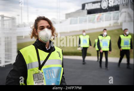 Foto LaPresse - Tano Pecoraro04 Ottobre 2020 Torino - (Italia)Sport CalcioJuventus vs NapoliCampionato di Calcio Serie A TIM 2020/2021 - Allianz Stadiumnella foto: StewardPhoto LaPresse - Tano Pecoraro04 Ottobre 2020 Città Torino - (Italia)Sport SoccerJuventus vs NapoliCampionato Italiano di Calcio Lega A 2020/2021 - Allianz Stadiumin: Lo Stadiward Foto Stock