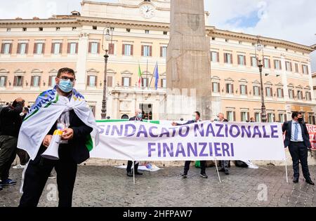 Mauro Scrobogna /LaPresse 07 ottobre 2020&#xa0; Roma, Italia News Piazza Montecitorio - prima dimostrazione di sindacati militari nella foto: Numerosi sindacati militari hanno promosso una manifestazione di protesta contro la legge di Corda che attribuisce al giudice amministrativo le controversie relative al comportamento antisindacale, La considerevole e numerosa ingerenza nella vita sociale dei sindacati nonostante una sentenza della Corte costituzionale del 2018 ha eliminato il divieto di formare o di associarsi in unioni per i militari delle forze armate Foto Stock