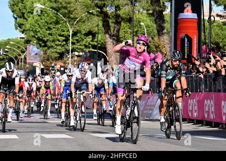 Massimo Paolone/LaPresse 09 ottobre 2020 Italia Sport Cycling giro d'Italia 2020 - edizione 103th - Stage 7 - da Matera a Brindisi nella foto: DEMARE Arnaud Foto Stock