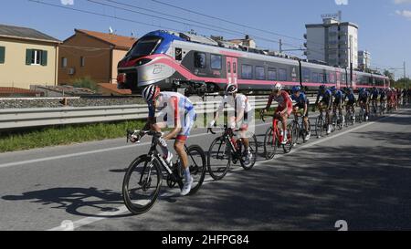 Fabio Ferrari/LaPresse 14 ottobre 2020 Italia Sport Cycling giro d'Italia 2020 - edizione 103th - Stage 11 - da Porto Sant'Elpidio a Rimini nella foto: Durante la gara Foto Stock