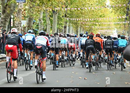 Massimo Paolone/LaPresse 16 ottobre 2020 Italia Sport Cycling giro d'Italia 2020 - edizione 103th - Stage 13 - da Cervia a Monselice nella foto: Il via da Cervia Foto Stock