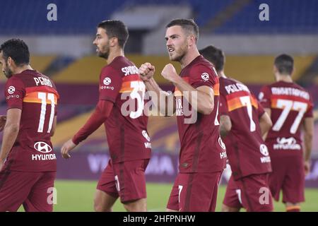 Luciano Rossi/ AS Roma/ LaPresse 18/10/2020 Roma (Italia) Sport Soccer AS Roma - Benevento Football Championship League A Tim 2020 2021 Stadio Olimpico di Roma nella foto: Jordan Veretout Foto Stock