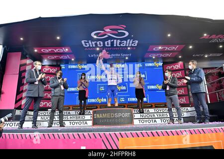 Marco Alpozzi/LaPresse 21 ottobre 2020 Italia Sport Cycling giro d'Italia 2020 - edizione 103th - Stage 17 - da Bassano del Grappa a Madonna di Campiglio nella foto: ALMEIDA Joao Foto Stock