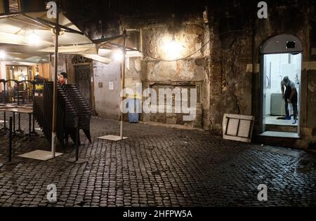 Mauro Scrobogna /LaPresse Ottobre 23, 2020&#xa0; Roma, Italia News Eva della notte bloccato nella foto: Strade semi-deserte e luoghi di incontro in una Roma in preparazione per il blocco notte Foto Stock