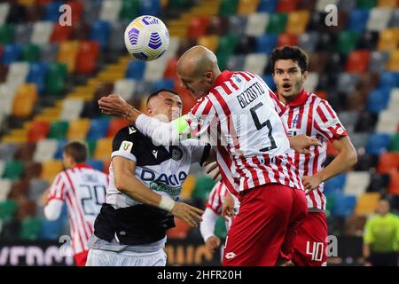 Andrea Bressanutti/LaPresse 28 ottobre 2020 Udine, Italia sport soccer Udinese vs Vicenza - Coppa Italia - Dacia Arena Stadium nella foto: Nestrovski, bizzotto Foto Stock