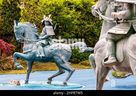 Statua al tempio di Suma Dera di Taira no Atsumori che è sorpreso da Kumagai Naozane all'inizio della loro destra nella guerra dei Genpai in Giappone. Foto Stock