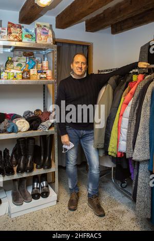 Venezia Ennio Zane, il proprietario della Tabaccheria che ha ideato l'angolo del riuso solido. Filippo Ciappi/LaPresse Foto Stock