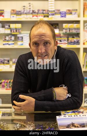 Venezia Ennio Zane, il proprietario della Tabaccheria che ha ideato l'angolo del riuso solido. Filippo Ciappi/LaPresse Foto Stock