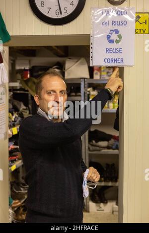 Venezia Ennio Zane, il proprietario della Tabaccheria che ha ideato l'angolo del riuso solido. Filippo Ciappi/LaPresse Foto Stock