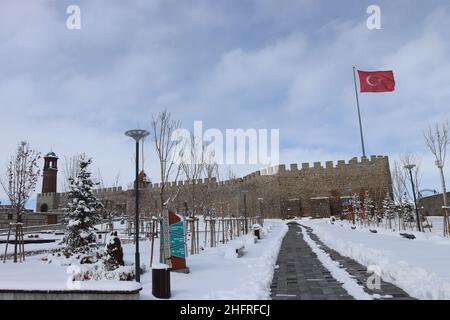 Il castello di Erzurum e la sua area parco circostante. Una vista dall'inverno. Foto Stock