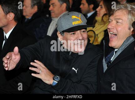 LaPresse - Jennifer Lorenzini 17 Gennaio 2017 Firenze (Italia) Sport Soccer Hall Fame 2017 Palazzo Vecchio (Firenze) nella foto: Diego Armando Maradona, Giancarlo Antognoni Foto Stock