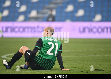 Massimo Paolone/LaPresse 28 novembre 2020 Reggio Emilia, Italia sport soccer Sassuolo vs Inter - Campionato Italiano Calcio League A TIM 2020/2021 - Stadio Mapei nella foto: Vlad Chiriches (U.S.Sassuolo) ferito Foto Stock