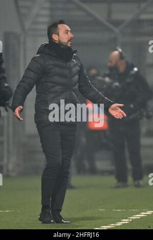 Massimo Paolone/LaPresse 28 novembre 2020 Reggio Emilia, Italia sport soccer Sassuolo vs Inter - Campionato Italiano Calcio League A TIM 2020/2021 - Stadio Mapei nella foto: Roberto De Zerbi (U.S.Sassuolo) guarda avanti Foto Stock