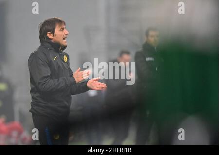 Massimo Paolone/LaPresse 28 novembre 2020 Reggio Emilia, Italia sport soccer Sassuolo vs Inter - Campionato Italiano Calcio League A TIM 2020/2021 - Stadio Mapei nella foto: Antonio Conte (FC Internazionale Milano) grida istruzioni ai suoi giocatori Foto Stock