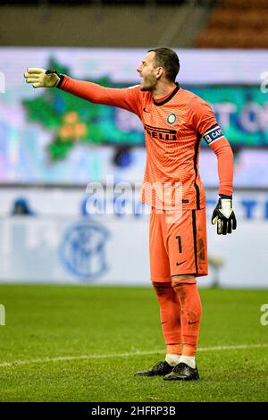 Foto Piero Crociatti / LaPresse 05/12/2020 - Milano, Italia Sport, Calcio Inter vs Bologna - Campionato italiano di calcio Serie A TIM 2020-2021 - Stadio San Siro nella foto: Samir Handanovi&#X10D; Foto Piero Crociatti / LaPresse 05/12/2020 - Milano, Italia Sport, Calcio Inter vs Bologna - Serie A Tim Campionato Italiano di Calcio 2020-2021 - Stadio San Siro nella foto: Samir Handanovi&#X10D; Foto Stock