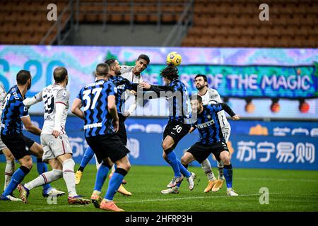 Foto Piero Crociatti / LaPresse 05/12/2020 - Milano, Italia Sport, Calcio Inter vs Bologna - Campionato italiano di calcio Serie A TIM 2020-2021 - Stadio San Siro nella foto: Matteo Darmian Foto Piero Crociatti / LaPresse 05/12/2020 - Milano, Italia Sport, Calcio Inter vs Bologna - Serie A Tim Campionato Italiano di Calcio 2020-2021 - Stadio San Siro nella foto: Matteo Darmian Foto Stock