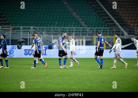 Foto Piero Crociatti / LaPresse 05/12/2020 - Milano, Italia Sport, Calcio Inter vs Bologna - Campionato italiano di calcio Serie A TIM 2020-2021 - Stadio San Siro nella foto: Fine partita Foto Piero Crociatti / LaPresse 05/12/2020 - Milano, Italia Sport, Calcio Inter vs Bologna - Serie A Tim Campionato Italiano di Calcio 2020-2021 - Stadio San Siro nella foto: Fine del gioco Foto Stock