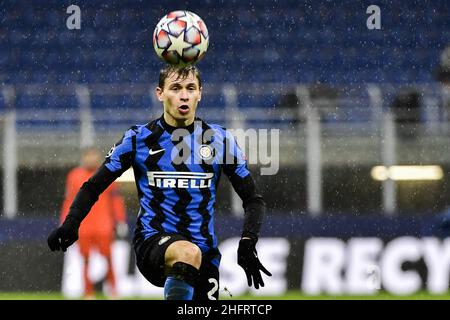 LaPresse/Marco Alpozzi 09 dicembre 2020 Milano (Italia) sport soccer Inter Vs Shakhtar Donetsk - Champions League Group Stage - Gruppo B - Stadio Giuseppe Meazza nella foto: Nicolò Barella (FC Internazionale Milano); Foto Stock