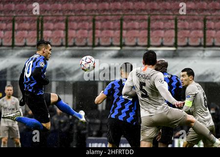 LaPresse/Marco Alpozzi 09 dicembre 2020 Milano (Italia) sport soccer Inter Vs Shakhtar Donetsk - Champions League Group Stage - Gruppo B - Stadio Giuseppe Meazza nella foto: Lautaro Martinez (FC Internazionale Milano); Foto Stock