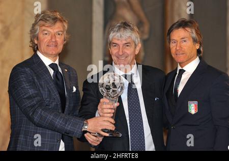 LaPresse - Jennifer Lorenzini 17 Gennaio 2017 Firenze (Italia) Sport Soccer Hall Fame 2017 Palazzo Vecchio (Firenze) nella foto: Giancarlo Antognoni, Paolo Rossi, Gabriele Orientali Foto Stock