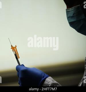 Mauro Scrobogna /LaPresse Dicembre 28, 2020&#xa0; Roma, Italia News epidemia di Coronavirus: Policlinico Tor Vergata - prima vaccinazione covida nella foto: Prima vaccinazione anti-covid dello staff sanitario del Policlinico Tor Vergata Foto Stock