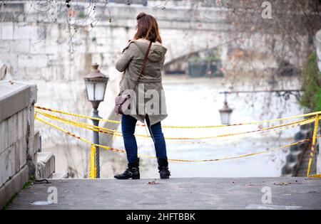 Mauro Scrobogna /LaPresse 06 gennaio 2021&#xa0; Roma, Italia News Meteo errato - Fiume Tevere nella foto: Controlli e curiosità per il livello dell'acqua del Tevere Foto Stock