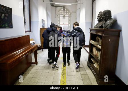 Cecilia Fabiano/LaPresse 07 gennaio 2021 Roma (Italia) News: L'apertura della scuola secondaria nel Pic : la scuola secondaria Manin Foto Stock