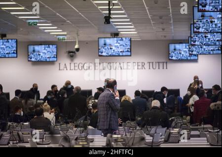 Foto Valeria Ferraro/LaPresse13-01-2020 Lamezia Termecronaca'ndrangheta: al via il processo "Rinascita Scott" nell'aula bunker di Lamezia TermeNella Foto: PanoramicaPhoto Valeria Ferraro/LaPresse13-Gennaio -2020 Lamezia Termenews preparazione del locale. Sotto la guida del procuratore anti-mafia Nicola Gratteri, il maxi-processo Rinascita-Scott inizia il 13th 2021 gennaio in una nuova sala bunker all'interno dell'area industriale (Area ex Sir) di Lamezia Terme (Calabria). Con 355 imputati accusati di associazione mafiosa con la criminalità organizzata calabrese (&#x2018;Ndrangheta), il processo è Foto Stock