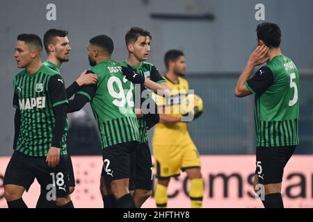 Massimo Paolone/LaPresse 17 gennaio 2021 Reggio Emilia, Italia sport soccer Sassuolo vs Parma - Campionato Italiano Calcio League A TIM 2020/2021 - Stadio Mapei nella foto: Filip Djuricic (U.S.Sassuolo) festeggia per la vittoria Foto Stock