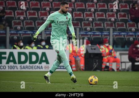 LaPresse/Alessandro Tocco 18 gennaio 2021 Cagliari (Italia) Sport Soccer Cagliari Calcio vs Milano AC League A TIM 2020/2021 Stadio "Sardegna Arena"&#xa0; nella foto:Gianluigi DONNARUMMA(Milan AC) Foto Stock