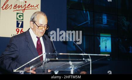 Michel Camdessus, presidente del congresso economico WIF (FMI) in vista del vertice internazionale del G7, Lione, Francia, 1996 Foto Stock