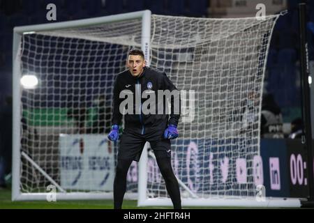 Stefano Nicoli/LaPresse 27-01-2021 Sport Soccer Atalanta Vs Lazio Coppa Italia Tim 2020/2021 Gewiss Stadio nella foto Pierluigi Gollini si riscalda Foto Stock