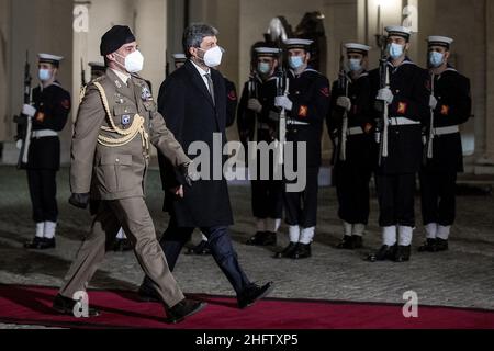 Foto Roberto Monaldo / LaPresse 02-02-2021 Roma Politica Quirinale - il Presidente della Camera Roberto Fico riferisce al Presidente della Repubblica Sergio Mattarella l'esito del mandato espolativo nella foto Roberto Fico al suo arivo al Quirinale 02-02-2021 Roma Quirinale palazzo - il Presidente di Camera Roberto Fico riferisce al Presidente di il risultato del mandato espolativo La Repubblica Sergio Mattarella nella foto Roberto Fico Foto Stock